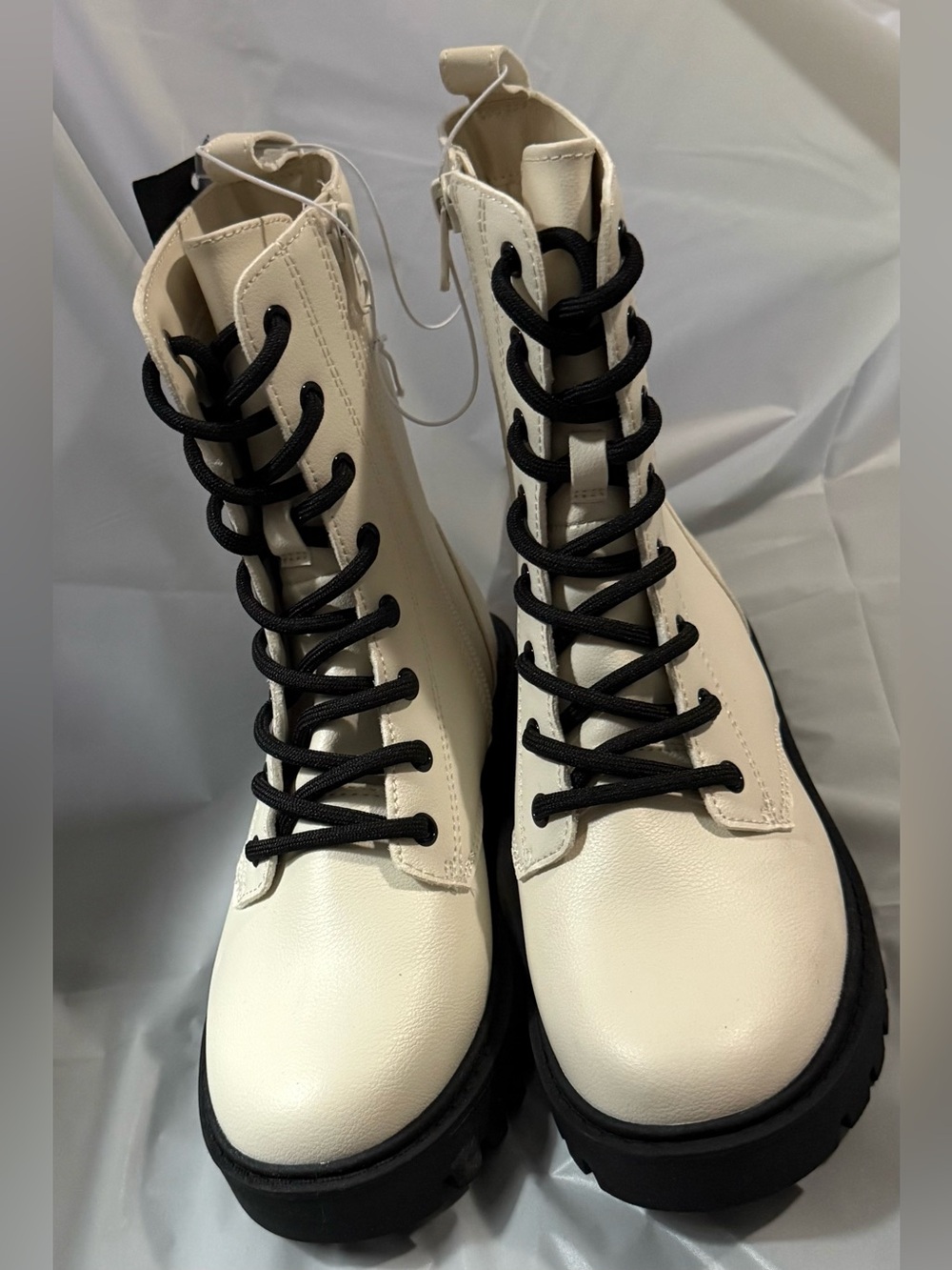 Art Class Khari Combat Boots Cream Faux Leather Black Laces Side Zip Kids Size 1